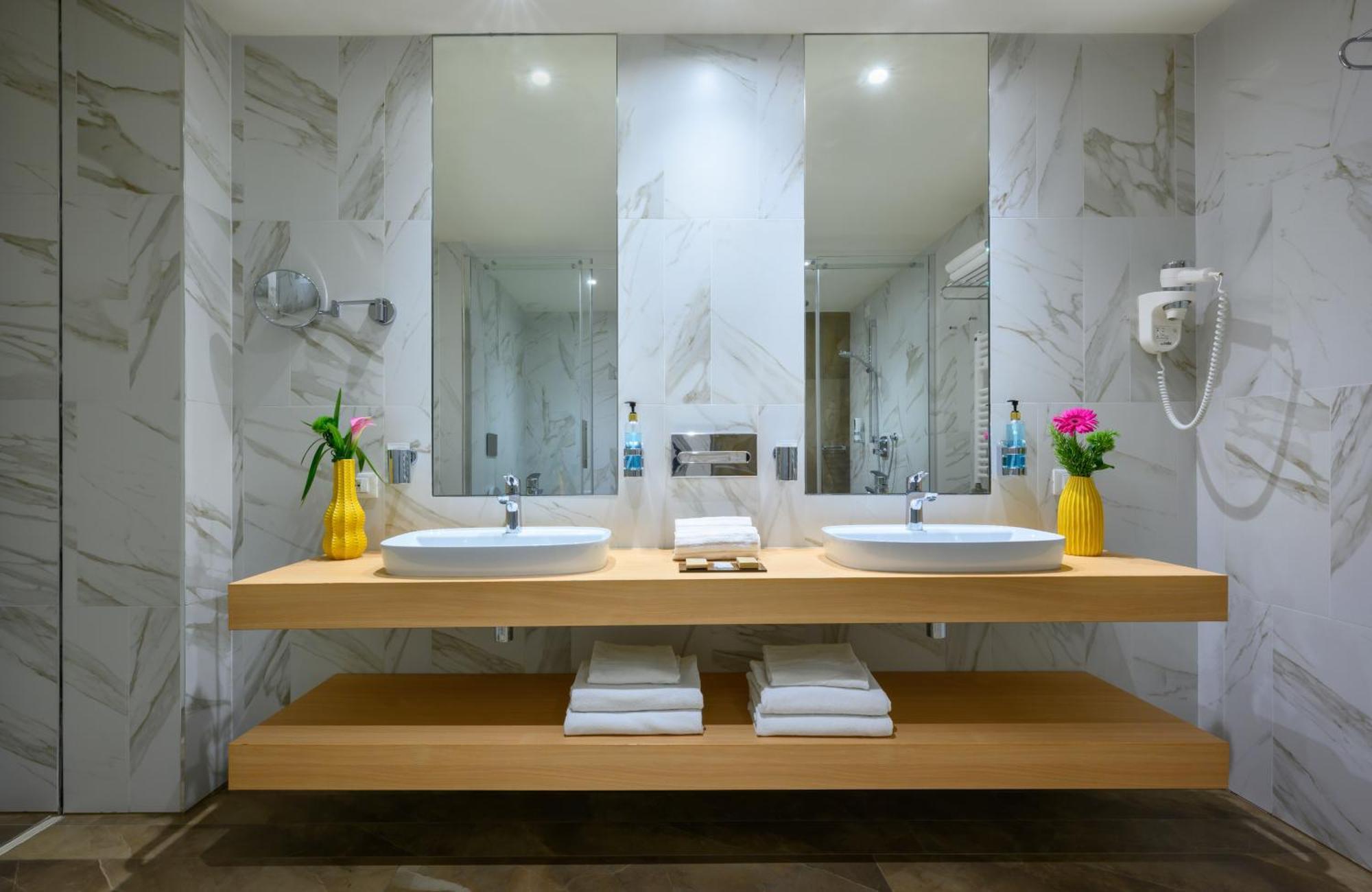 Leonardo Hotel Lago Di Garda - Wellness And Spa ลาซีเซ ภายนอก รูปภาพ